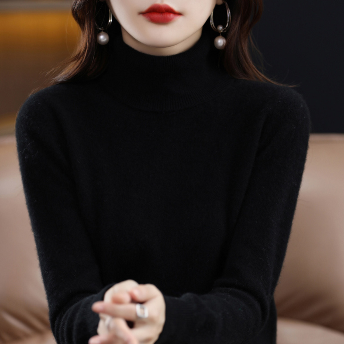 Women's cashmere turtleneck sweater in black, long sleeves, ribbed collar and cuffs.