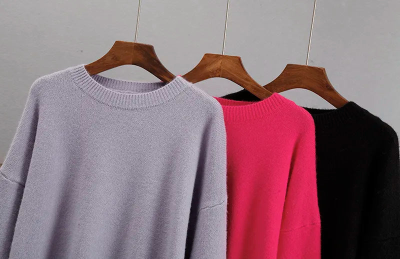 Crewneck cashmere sweaters with ribbed collar: light gray, fuchsia, black.