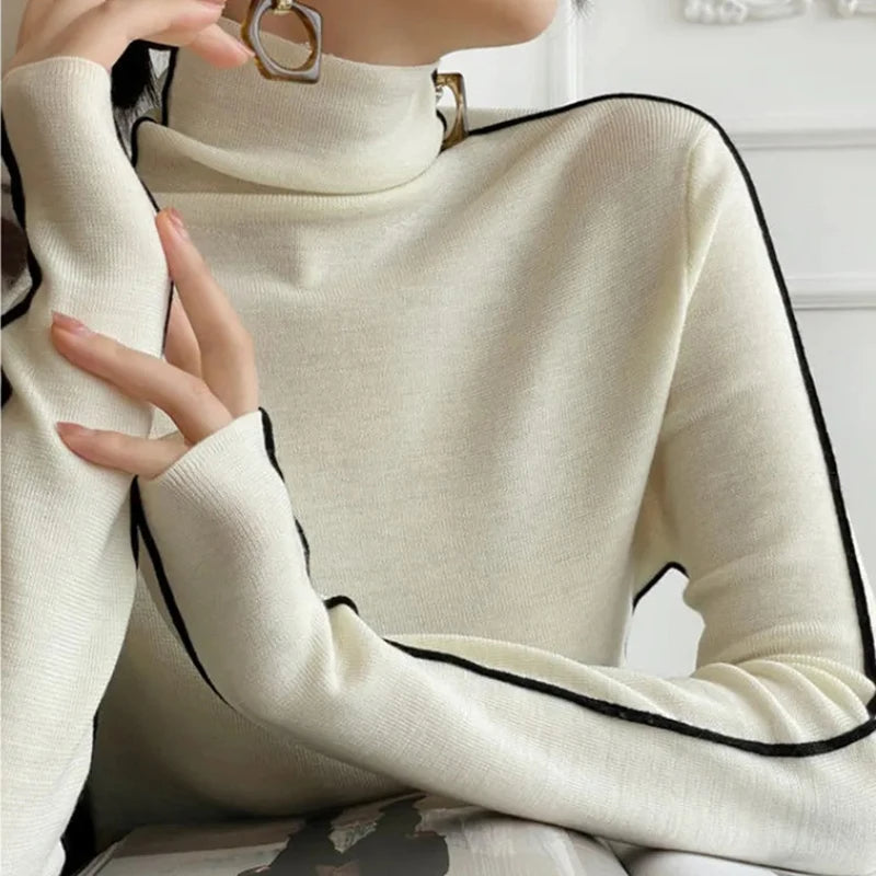 Light cream turtleneck sweater with long sleeves and contrast trim