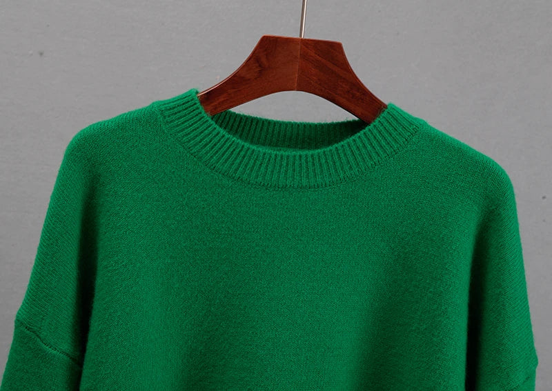 Anna cashmere crewneck sweater in green with ribbed collar and cuffs