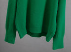 Green cashmere sweater with ribbed hem and sleeve cuffs, pullover style