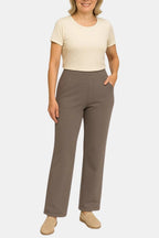 High-waist stretch pants in taupe with straight-leg fit and side pockets