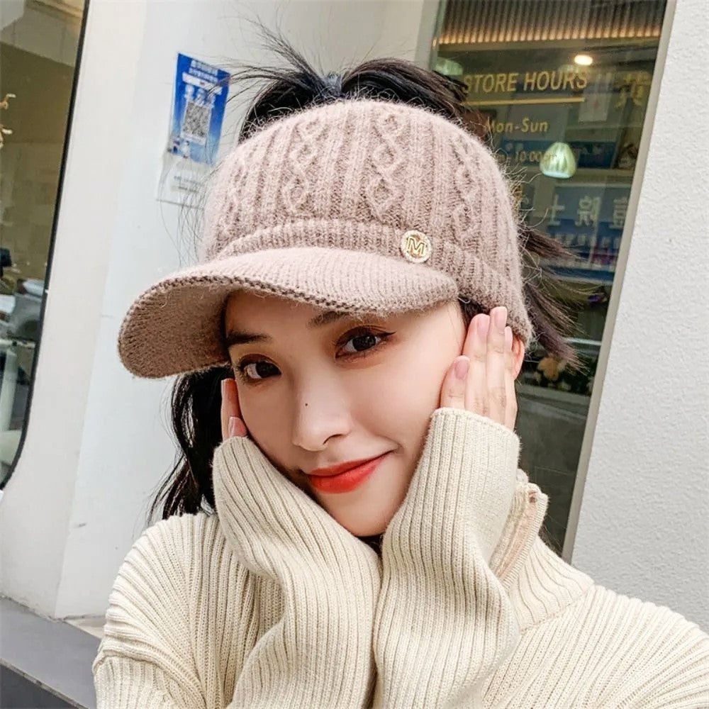 Light beige knitted baseball cap with ribbed brim and small M logo badge