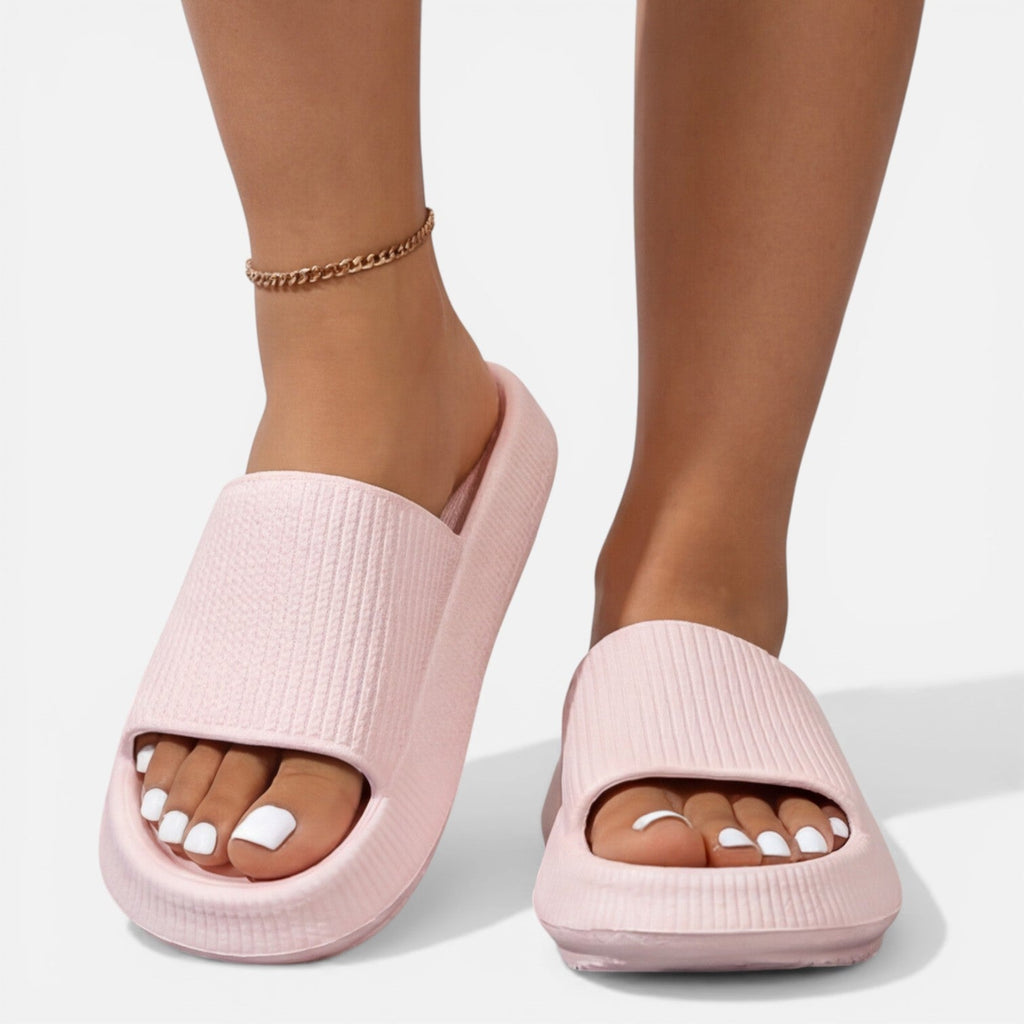 Women’s slide sandals in pink with ribbed upper and gold chain ankle strap