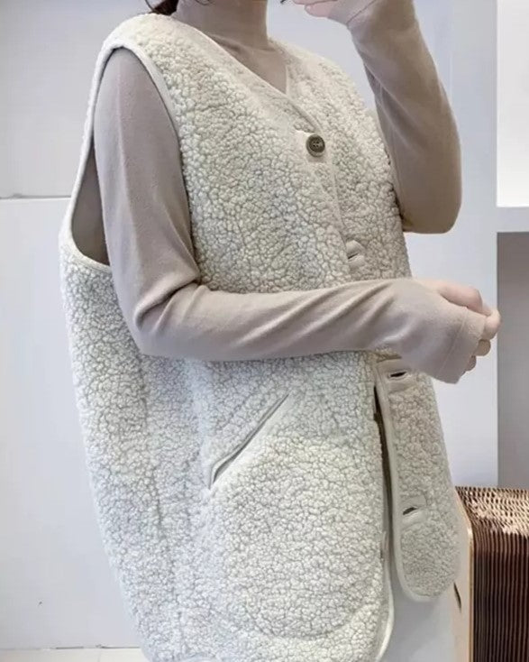Cream wool-blend sherpa gilet, sleeveless V-neck, button closures, side pockets