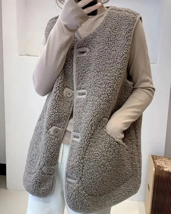 Wool gilet with button-front and sherpa fleece texture, light gray