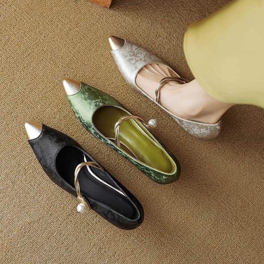 Pointed kitten heels in green, black and metallic tones, pearl strap with gold buckle