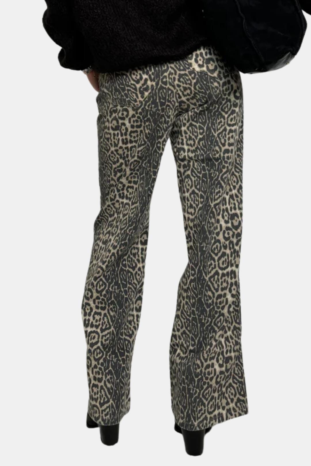 Leopard-print relaxed straight-leg trousers with wide straight leg and hem cuffs