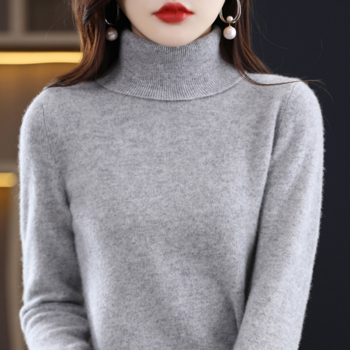 Women's cashmere turtleneck sweater in gray, long sleeves, ribbed collar and cuffs.