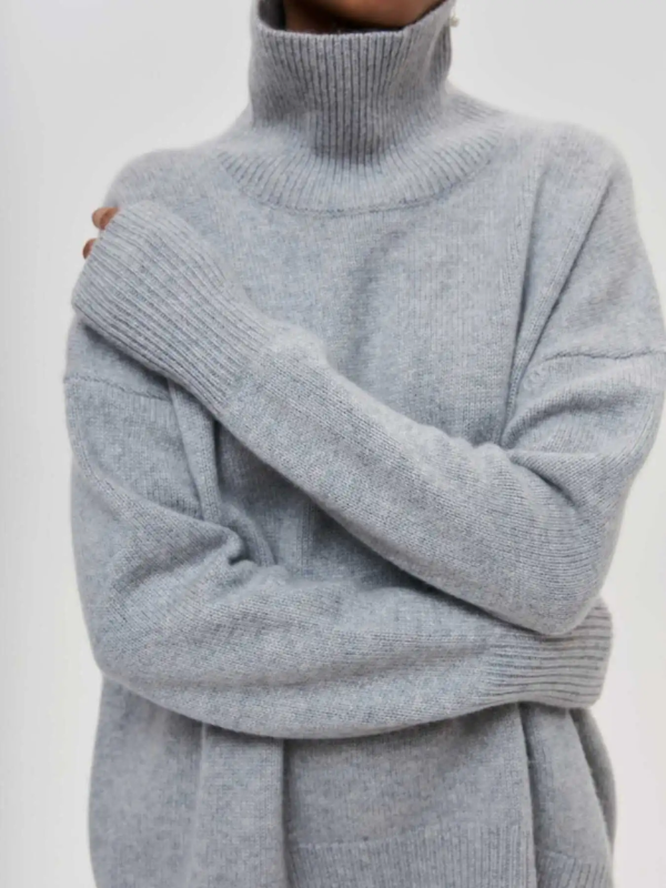 Light gray knitted turtleneck sweater with long sleeves and ribbed cuffs and hem