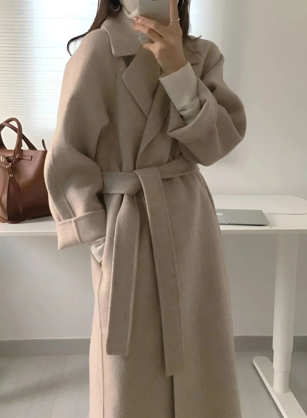 Long women's coat with belt and notched collar, light beige, long sleeves