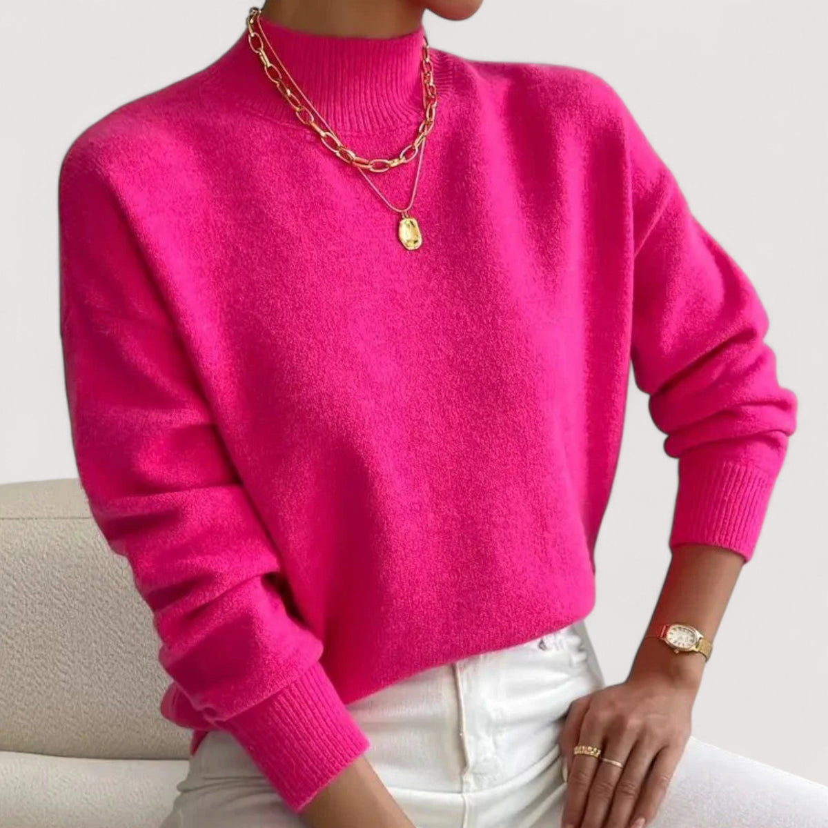 Pink women’s loose-fit sweater, crew neck, long sleeves, ribbed cuffs and hem.
