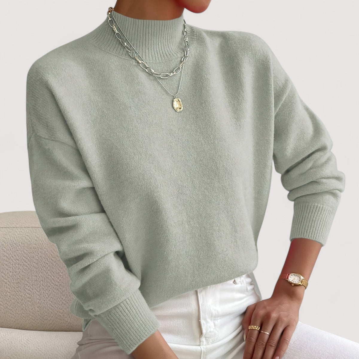 Light green women’s loose-fit sweater, crew neck, long sleeves, ribbed cuffs and hem.