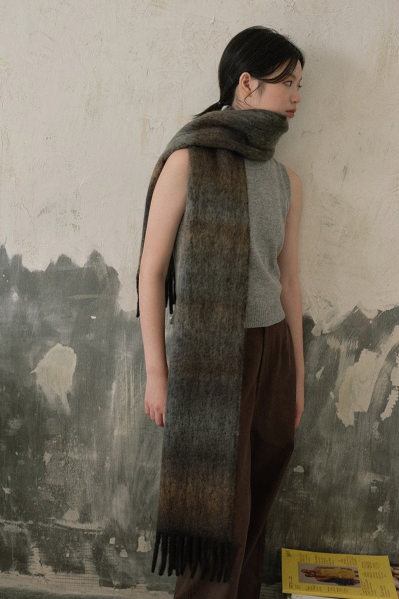 Long knit gradient scarf in dark gray with long fringed ends