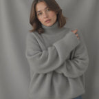Women's oversized cashmere turtleneck sweater, grey knit with long sleeves