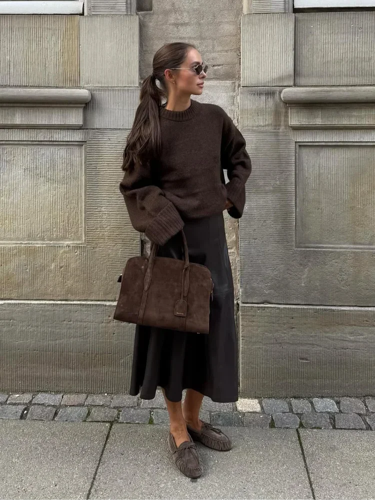 Women’s loose knit sweater, long sleeves, brown; ribbed cuffs and relaxed fit