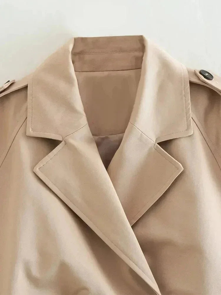 Light-brown trench coat close-up: notched lapels and tan inner lining