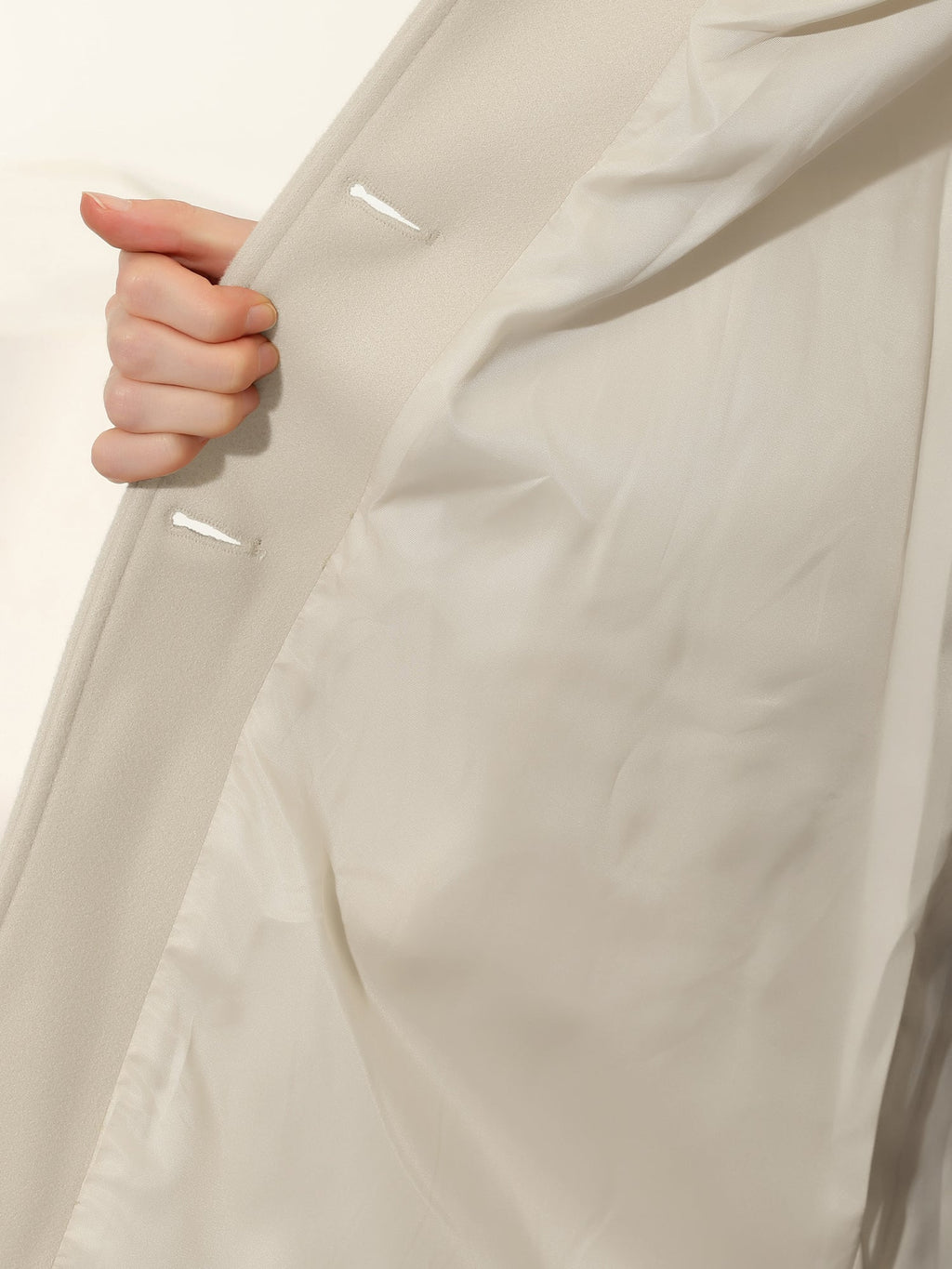Cream single-breasted winter trench coat with inner lining and button placket detail