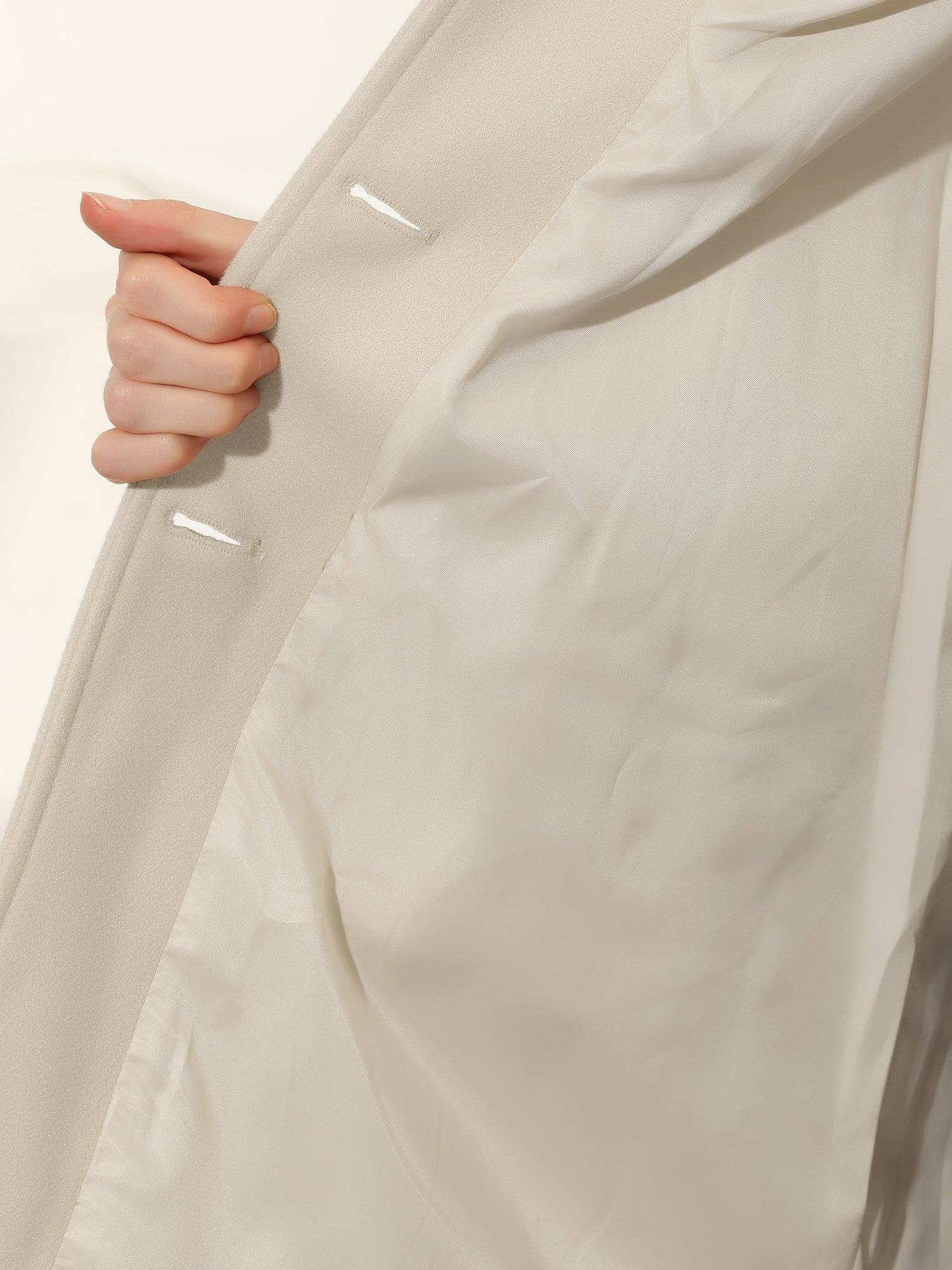 Cream single-breasted winter trench coat with inner lining and button placket detail